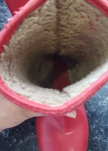 Kızlar için kırmızı kauçuk botlar markasını bilmiyorum saglamdir - Görsel 4