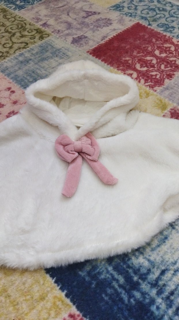 Kız Çocuk Beyaz Kapüşonlu Peluş Panço - Görsel 4