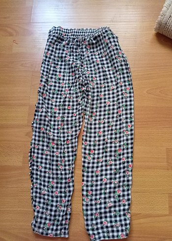 LC Waikiki Çiçekli Düğmeli Rahat Kesim Kız Pantolonu