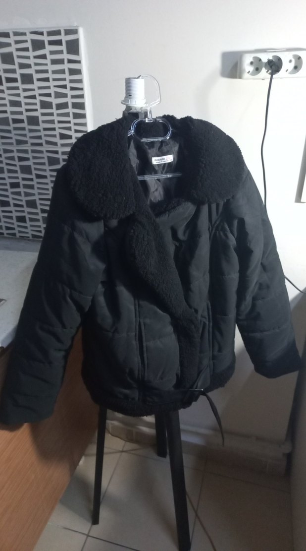 Kürk Detaylı Siyah Kısa Kadın Kışlık Mont - Görsel 3