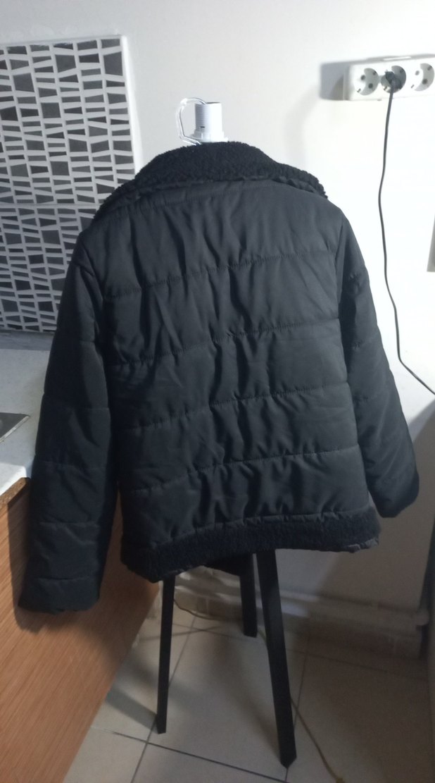 Kürk Detaylı Siyah Kısa Kadın Kışlık Mont - Görsel 4