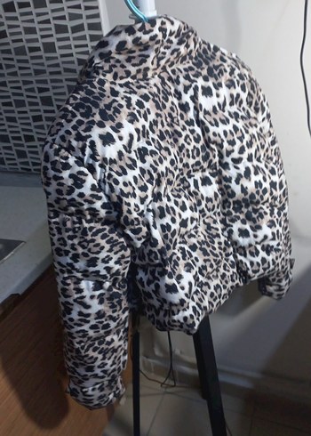 Leopar Desenli Kısa Kadın Mont - Görsel 3