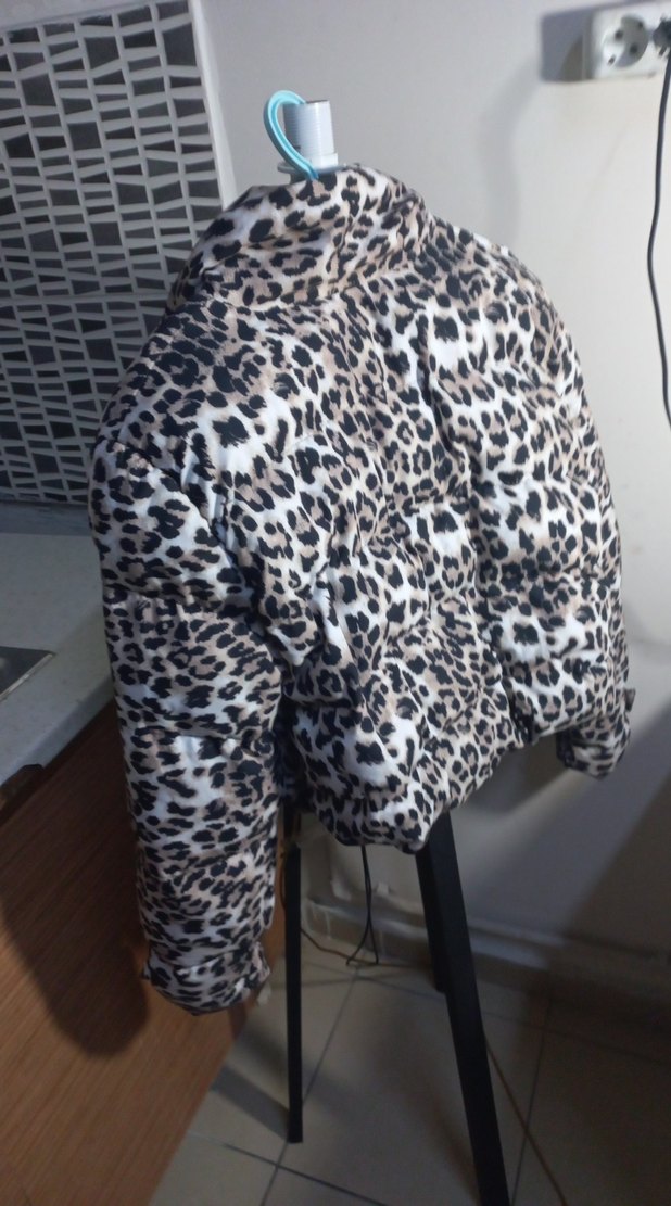 Leopar Desenli Kısa Kadın Mont - Görsel 3