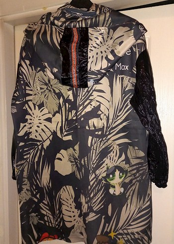 Kapüşonlu Desenli Yağmurluk - Görsel 2