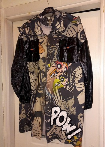 Kapüşonlu Desenli Yağmurluk - Görsel 4