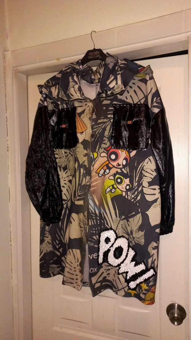 Kapüşonlu Desenli Yağmurluk - Görsel 3