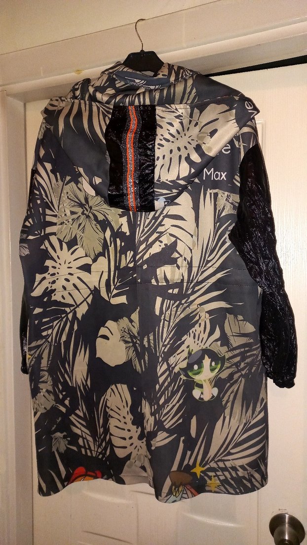 Kapüşonlu Desenli Yağmurluk - Görsel 2