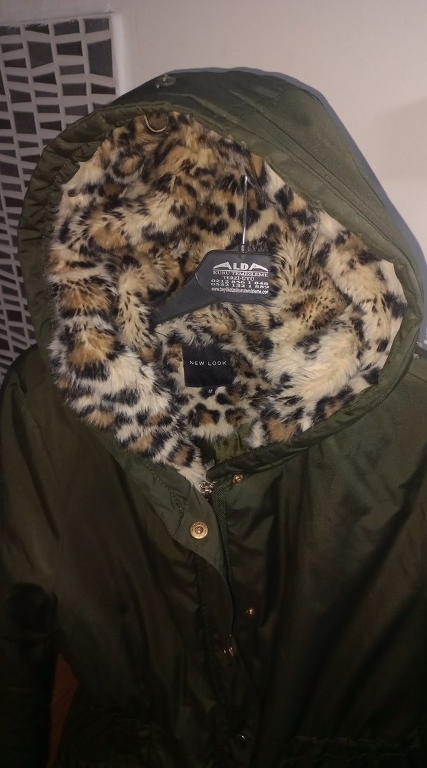 Kapüşonlu Kamuflaj Desenli Kadın Mont - Görsel 2