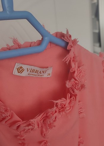 Pembe V Yakalı Fırfırlı elbise