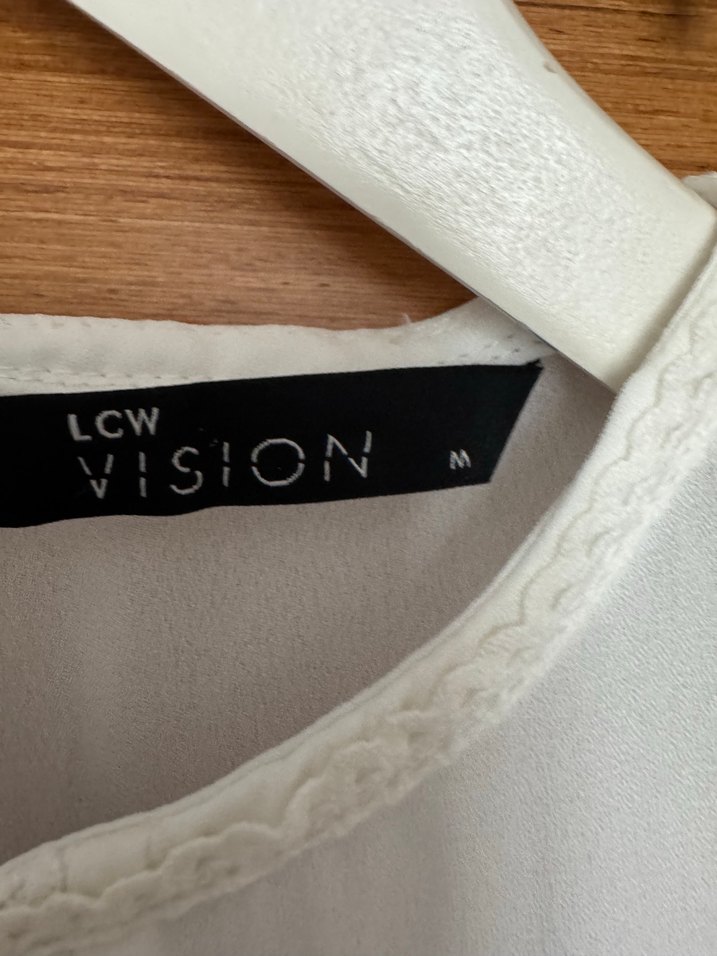 Dantel Detaylı Kolsuz Beyaz Bluz - Görsel 3