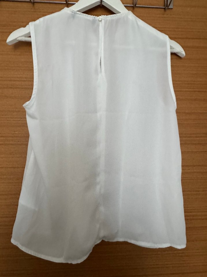 Dantel Detaylı Kolsuz Beyaz Bluz - Görsel 2