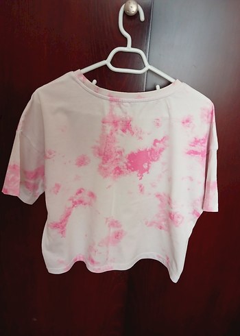 Pembe Batik Desenli Kadın Crop Tişört - Görsel 2