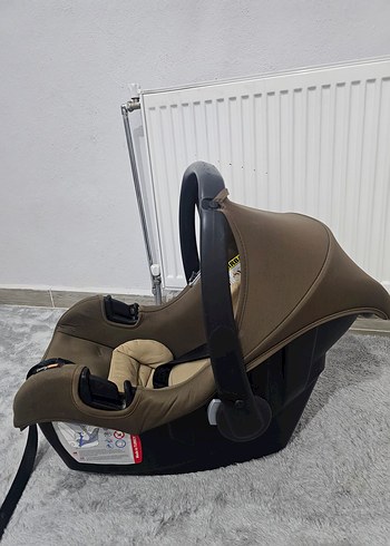 Diğer Kahverengi ve Gri Bebek Oto Koltuğu