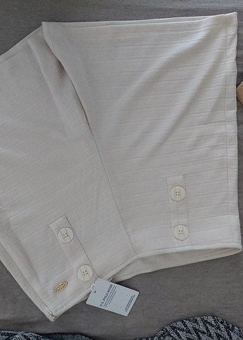 Düğmeli Beyaz Şort - Görsel 3