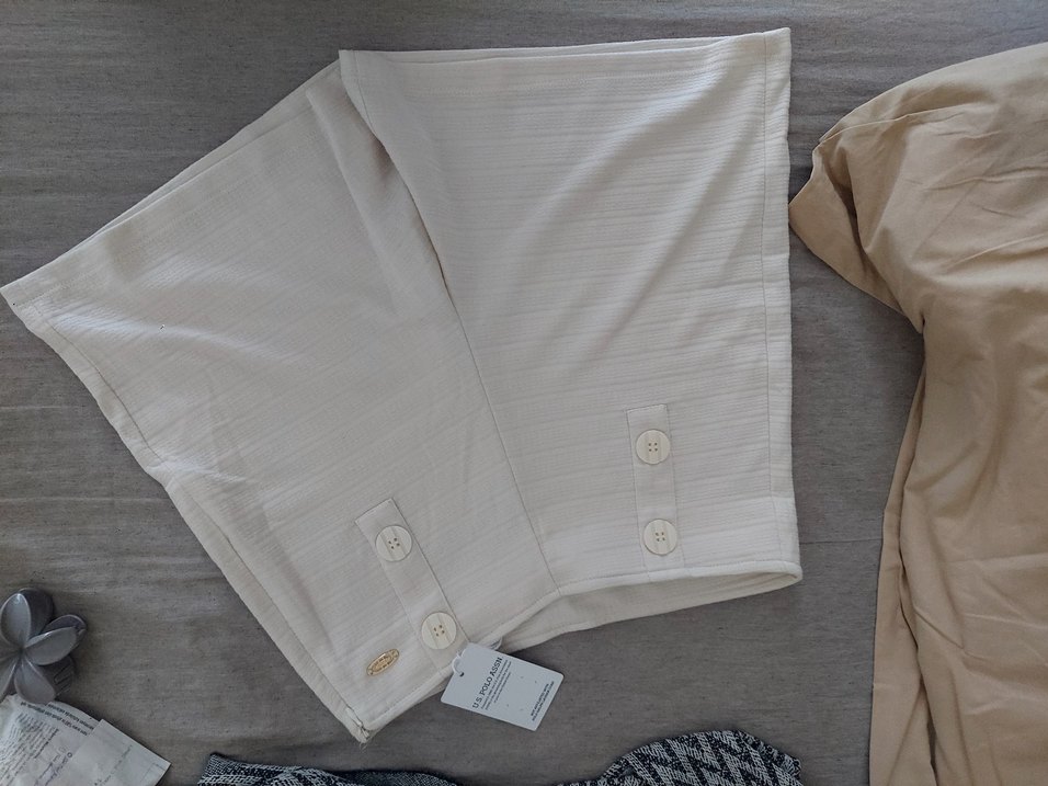 Düğmeli Beyaz Şort - Görsel 3