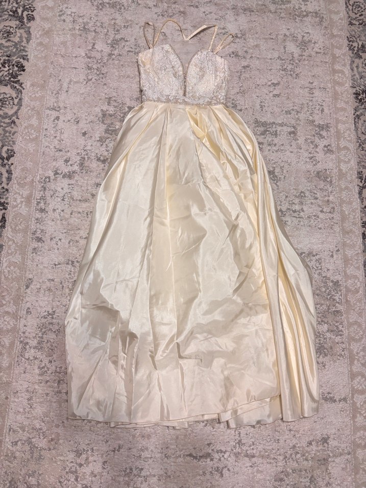 Dantel İşlemeli Straplez Uzun Krem Rengi Elbise - Görsel 3