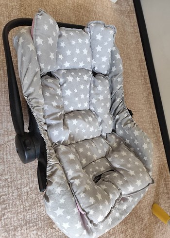 0 - 13 kg Beden Gri Yıldız Desenli Bebek Oto Koltuğu