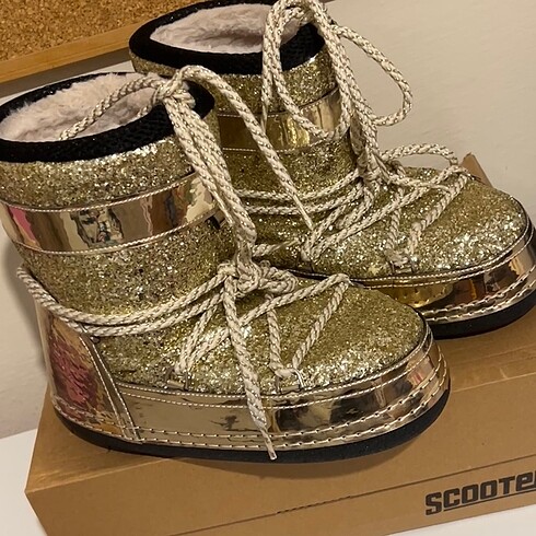 gold glitter moon boot bağcıklı