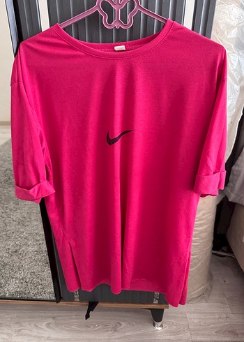 Nike Kadın Pembe Salaş Tişört