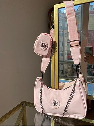 Pembe çanta