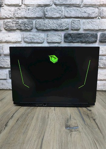 Beden Renk Siyah Monster Oyun Laptopu RGB Klavyeli