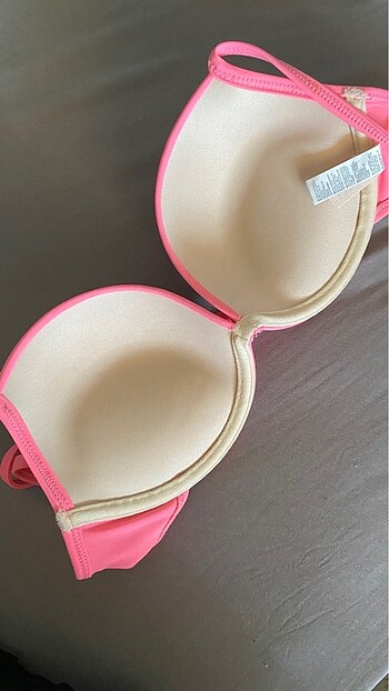 Penti pembe bikini üstü