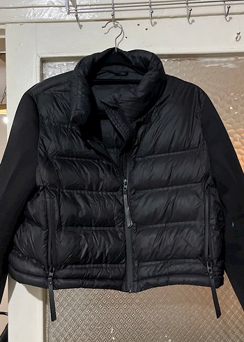 Siyah Fermuarlı Yüksek Yakalı Kadın Ceket