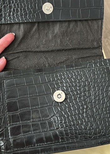 Diğer Zincir Detaylı Siyah Yılan Derisi Desenli Deri Çanta