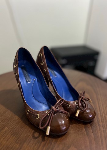 Kahverengi Deri Tokalı Kadın Stiletto