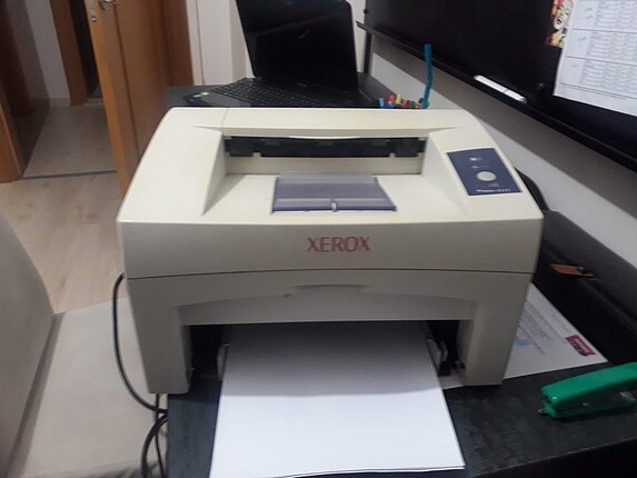 Xerox marka 3117 lazer yazıcı modeli. Temizdir.