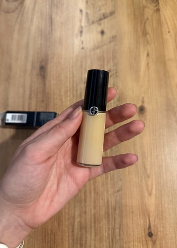 Beden Giorgio Armani Kapatıcı
