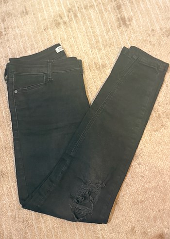 Zara Vintage Siyah Dar Kesim Yirtik Detayli Jean