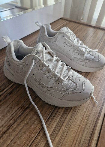 Skechers Beyaz Bağcıklı Spor Kadın Sneaker