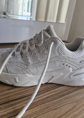 37 Beden Skechers Beyaz Bağcıklı Spor Kadın Sneaker