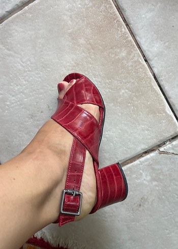 Trendyol & Milla Kırmızı Yılan Desenli Dolgu Topuklu Sandalet
