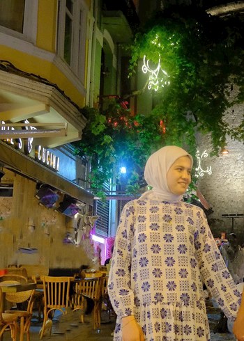 Diğer Dantel Detaylı Beyaz üzerine lacivert çiçekli elbise