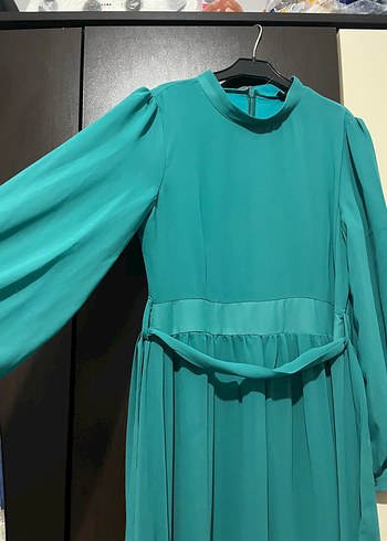 Uzun Turkuaz Pileli Klasik Elbise - Görsel 3