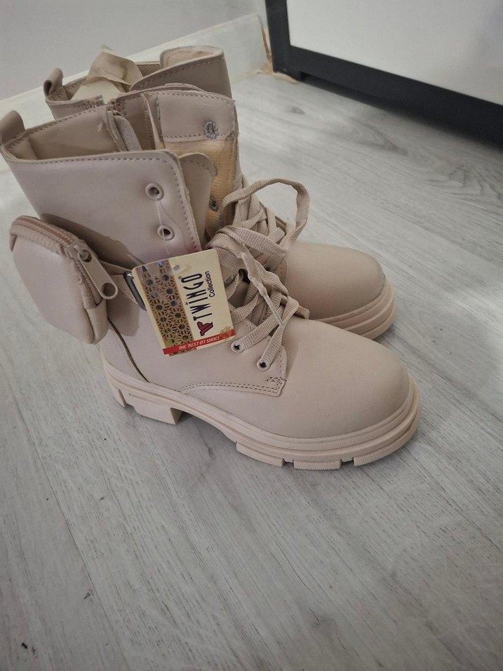 Beyaz Tokalı Yüksek Topuklu Sokak Stili Kadın Botu - Görsel 2