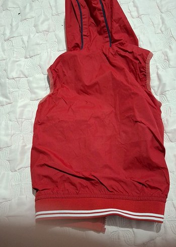 Kapüşonlu Kızıl Erkek Çocuk Yeleği - Görsel 2