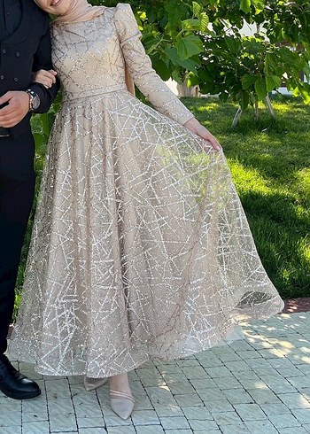 Bej İşlemeli Uzun Kollu Uzun Abiye Elbise