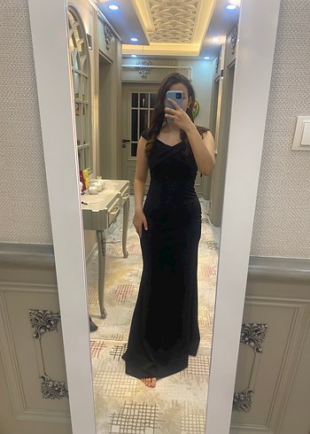 l Beden V Yaka Siyah Uzun Gösterişli Elbise