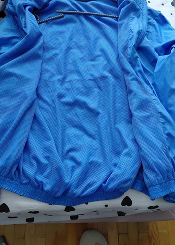 Mavi Kapüşonlu Erkek Yağmurluk - Görsel 2