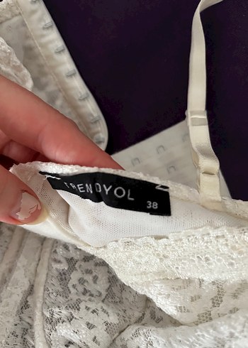 Beyaz Dantel Detaylı Mini Büstiyer - Görsel 5