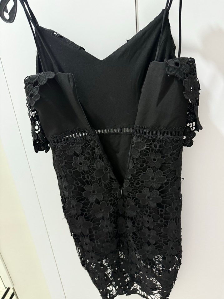 Dantel Detaylı Siyah Mini Askılı Elbise - Görsel 2