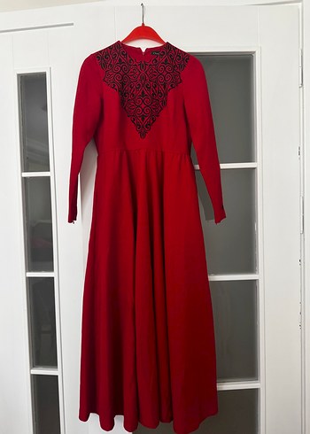 MUSLİMA WEAR - Kırmızı Nakışlı Uzun Elbise
