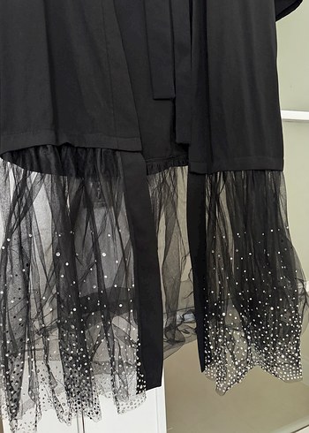 Diğer Uzun Kollu Siyah, Altı Pullu ve Tüllü Abaya