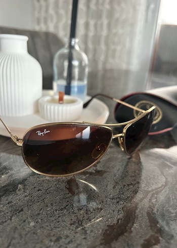 Ray-Ban Kadın Altın Renkli Klasik Güneş Gözlüğü