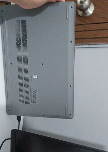 Gri Lenovo Dizüstü Bilgisayar - Görsel 3