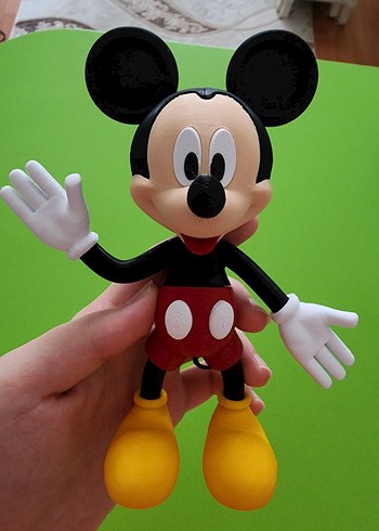 Renkli Mickey Mouse Figürü