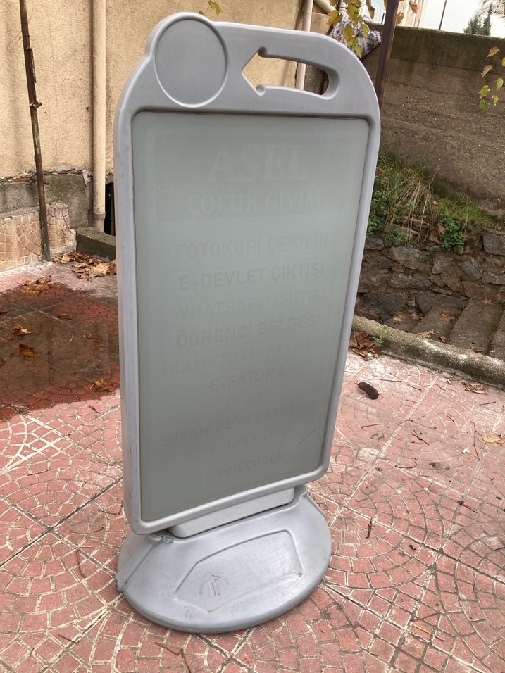 Gri Baskılı Adım Platformu - Görsel 2